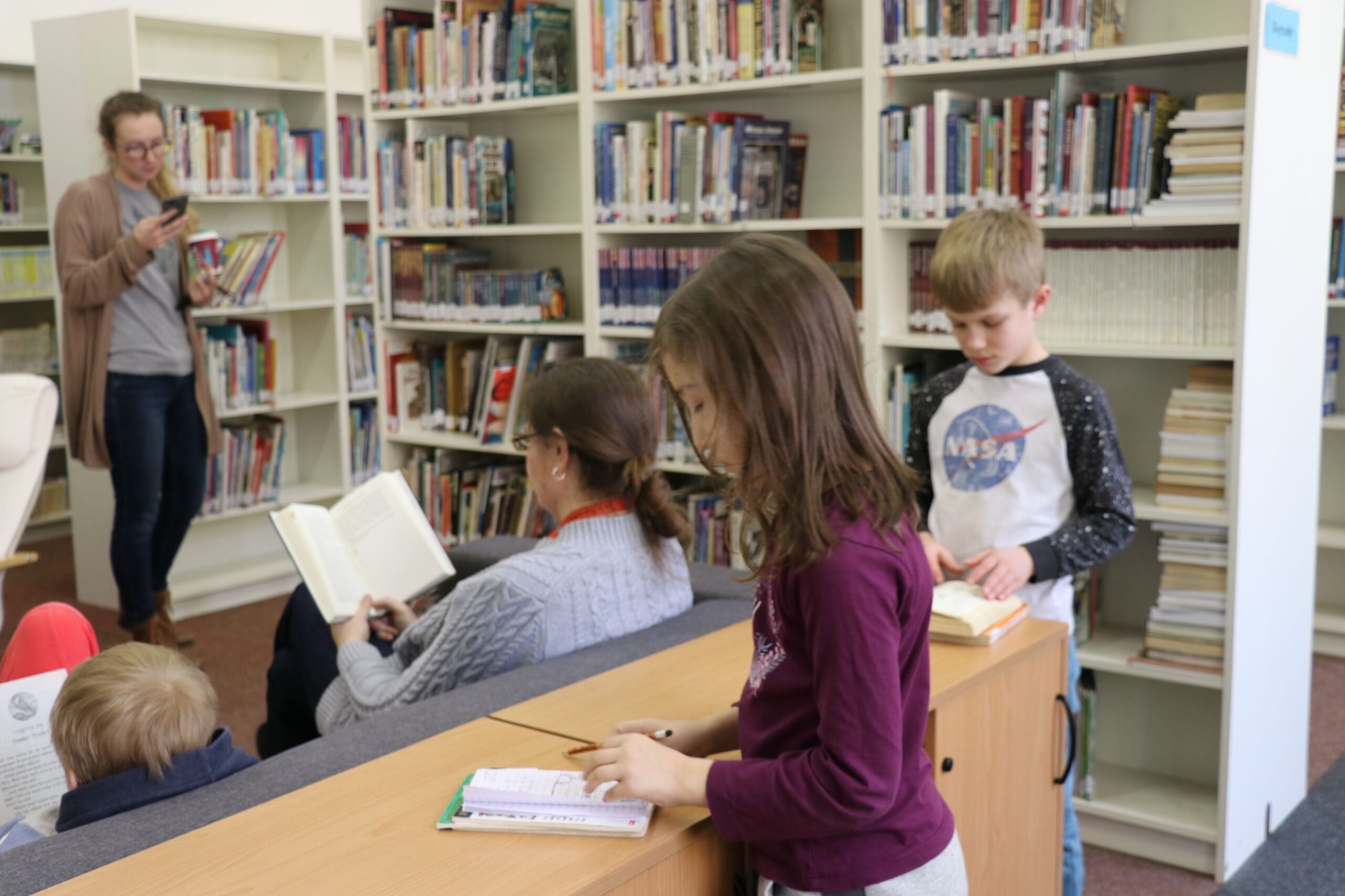Elementary students in the library
